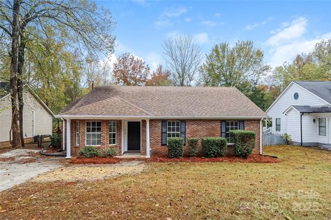 Photo of 7839 Quail Field Drive, Charlotte, NC 28227 (MLS # 4317100) Photo of 7839 Quail Field Drive, Charlotte, NC 28227 (MLS # 4317100)