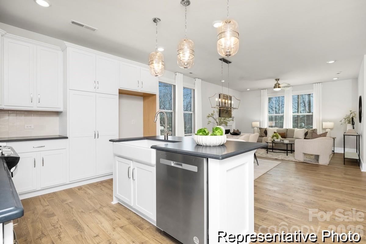 1141 Lorrie Lane 400p