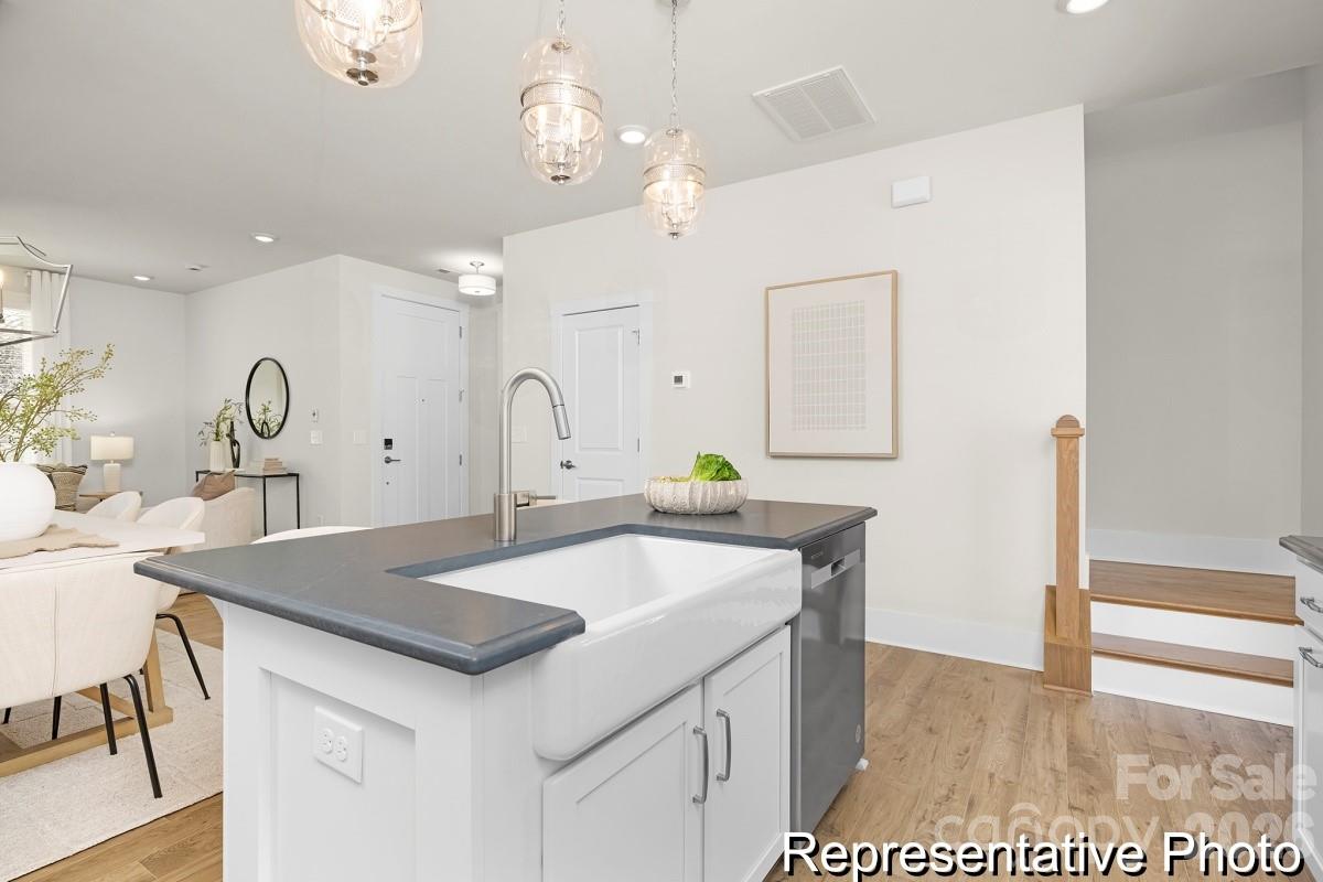 1141 Lorrie Lane 400p