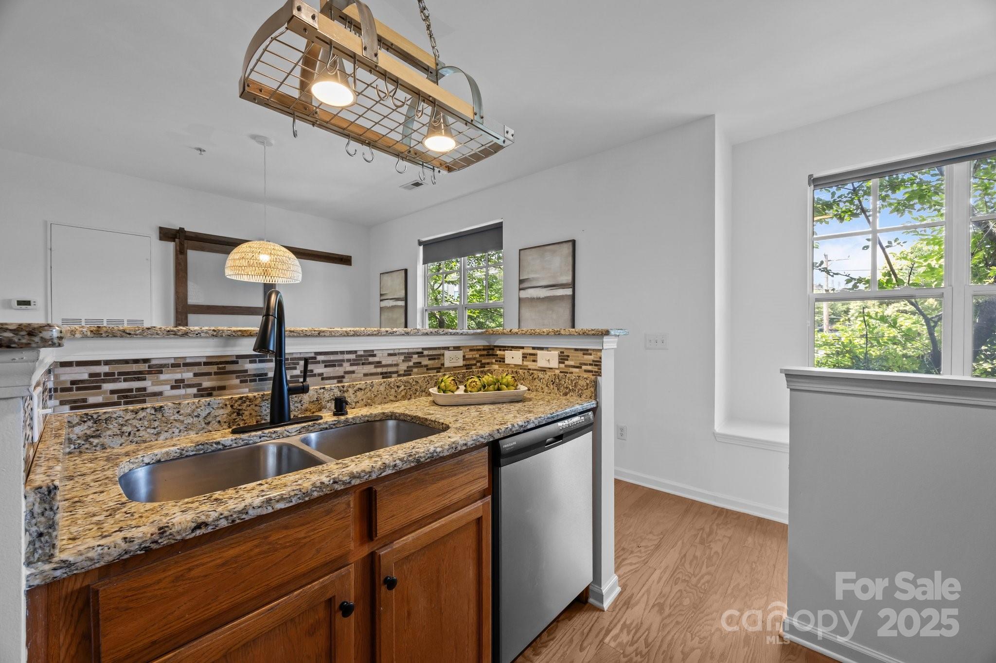 1556 Walnut View Drive