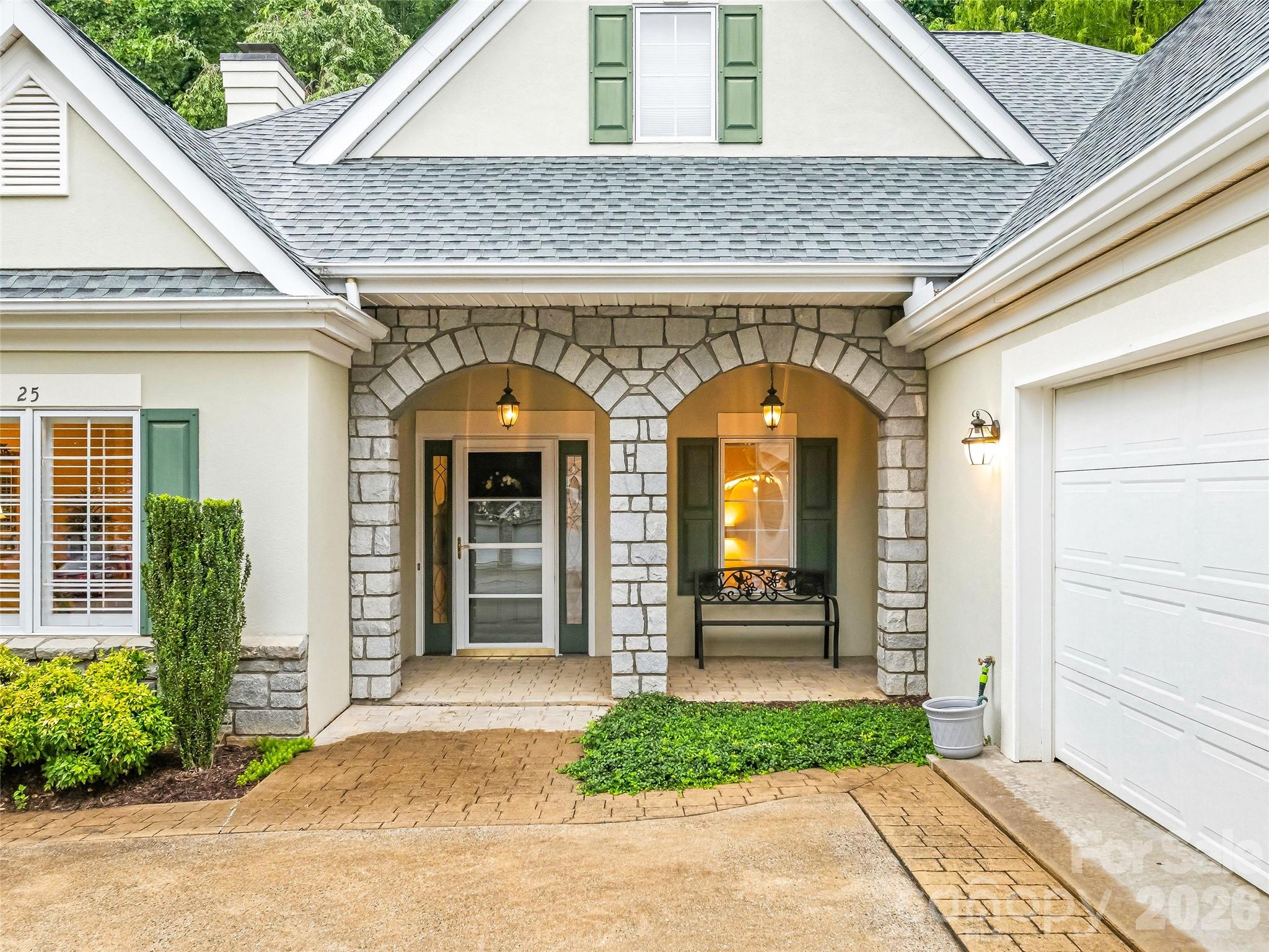 25 Clovelly Way