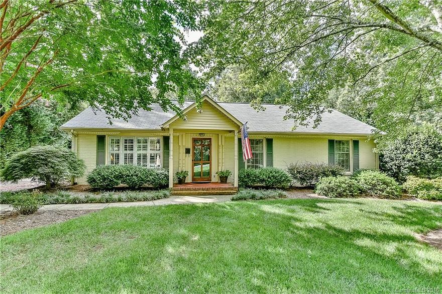 Lovely and immaculate - on lush private lot in Sherwood Forest. Well-built and very well maintained according to pre-list house inspection performed in August 2016. Home features open floor plan, beautiful hardwoods, separate studio/office and adjoining sewing room. Long, flat driveway leads to attached rear carport. Backyard is fully fenced and professionally landscaped with irrigation system. Superior schools! Close to Cotswold.