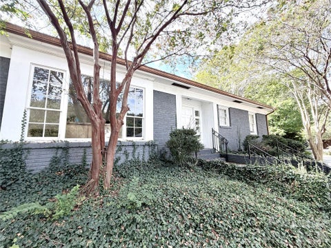 Photo of 5915 Shumard Oak Lane, Charlotte, NC 28226 (MLS # 4433762)
