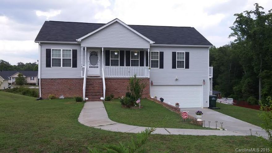 Ready to move in home hard wood floor ceramic tiles 2 car garage 3th bed room in the basement TV-60 will stay with washer dryer refrigerator you moss see it.