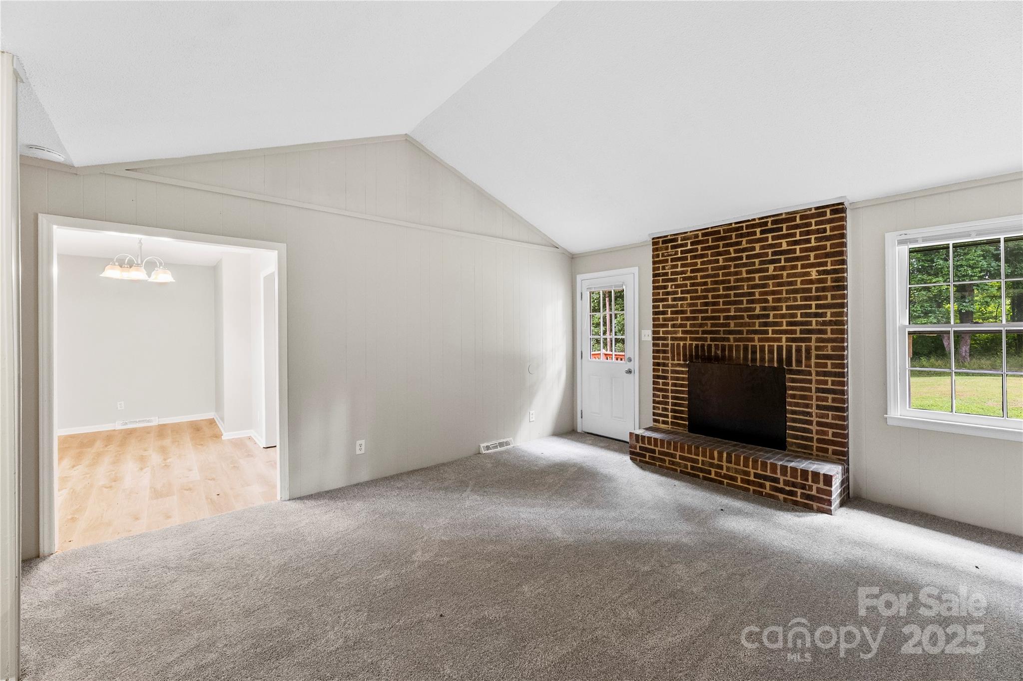 1617 Mulberry Circle
