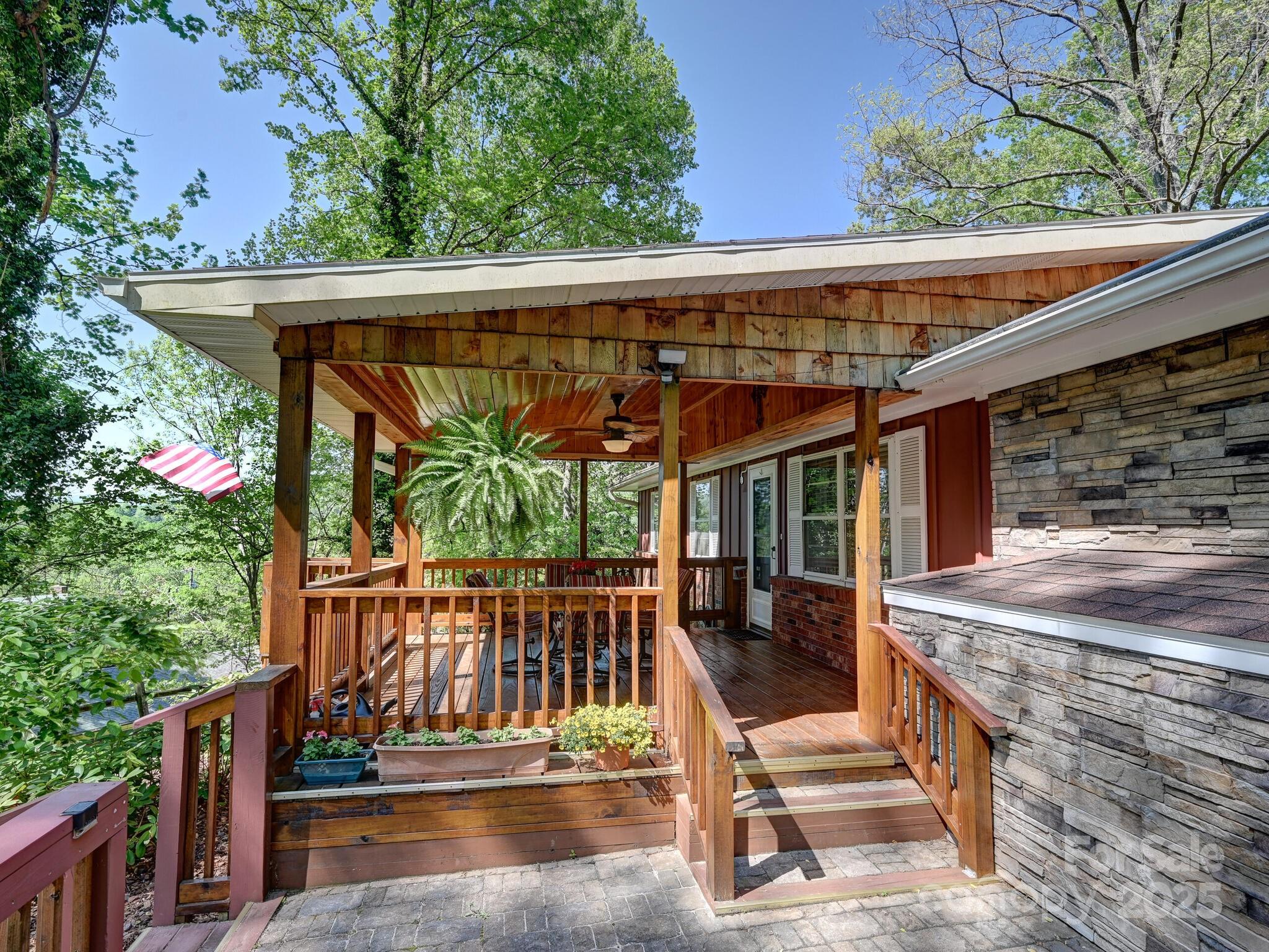 6 Westridge Court