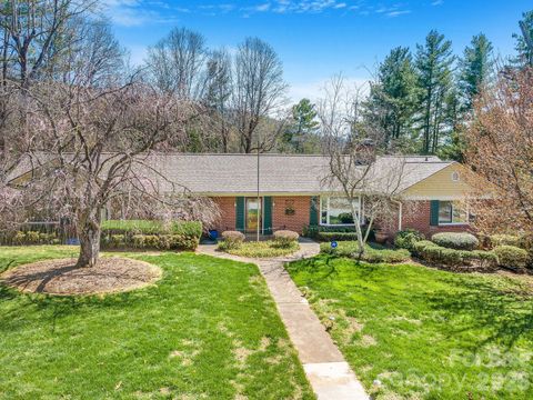 Photo of 4 Dogwood Road, Asheville, NC 28804 (MLS # 4364830)