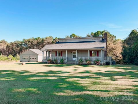 Photo of 4226 16th Street NE, Hickory, NC 28601 (MLS # 4310852)