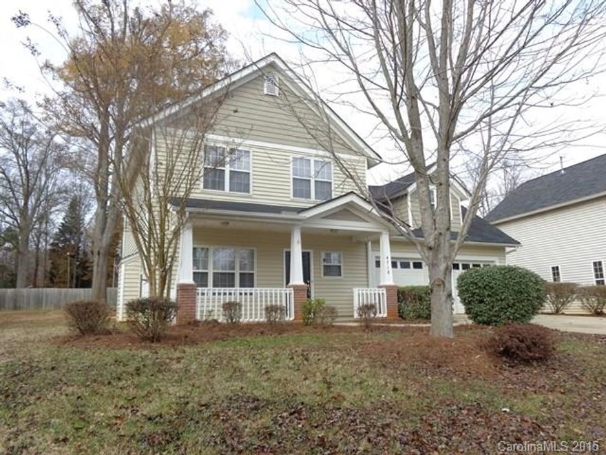 This 1,677 square foot single family home has 3 bedrooms and 2.5 bedrooms. This lovely home has vaulted ceilings and a fireplace in the living room. The kitchen comes with all the appliances plus a breakfast bar.