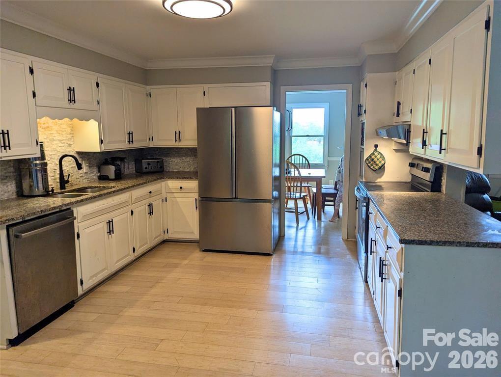 1737 Whitesides Road