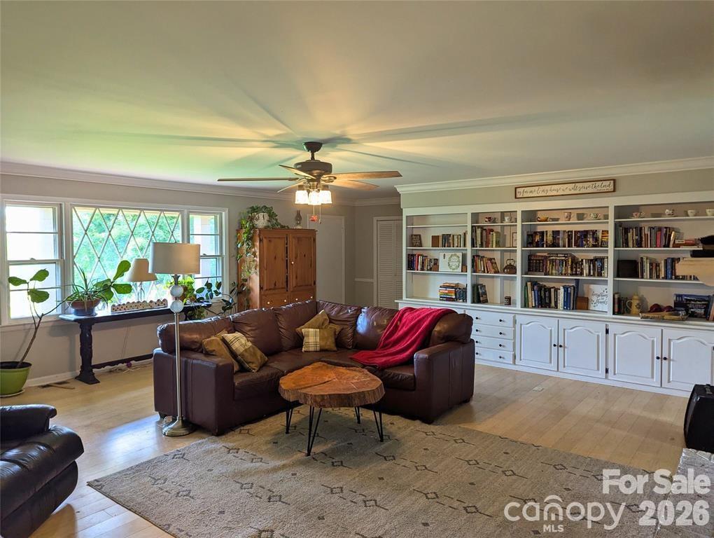 1737 Whitesides Road