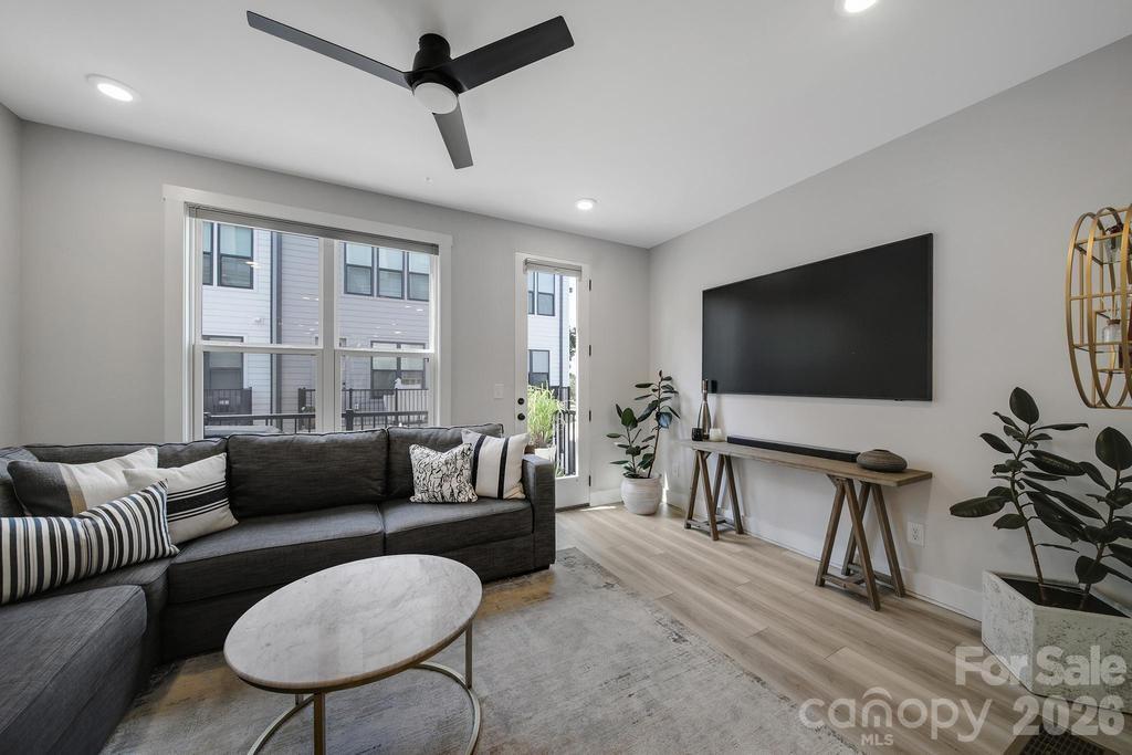5007 Tiny Lane