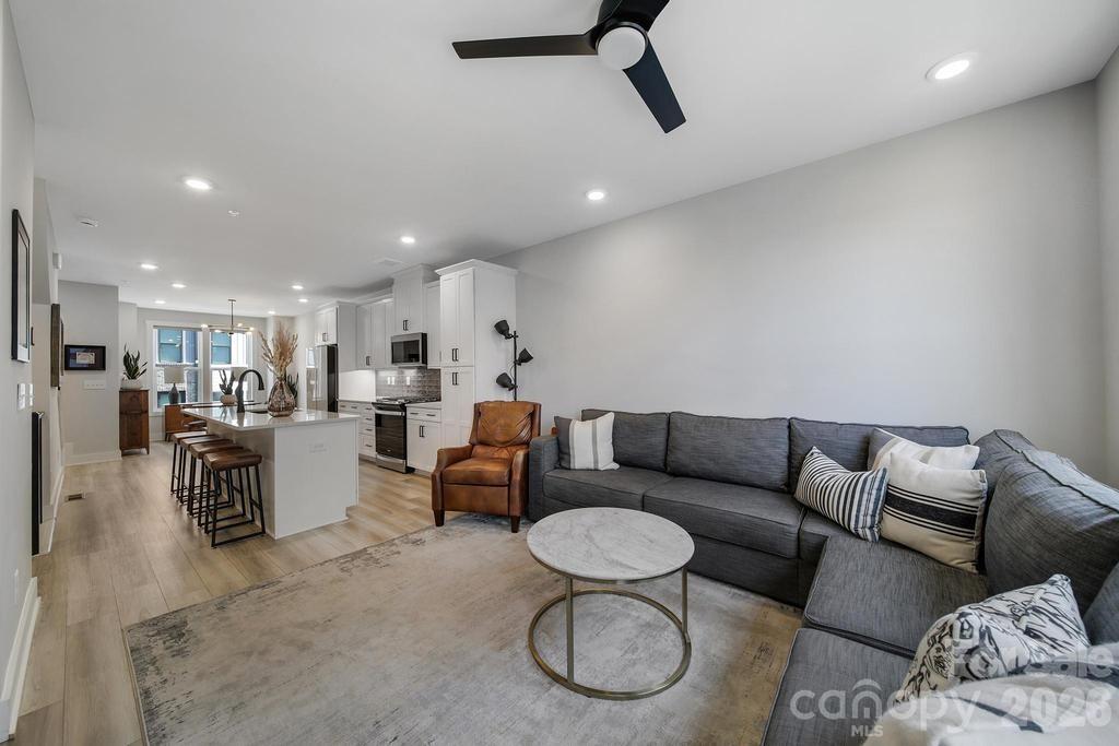 5007 Tiny Lane