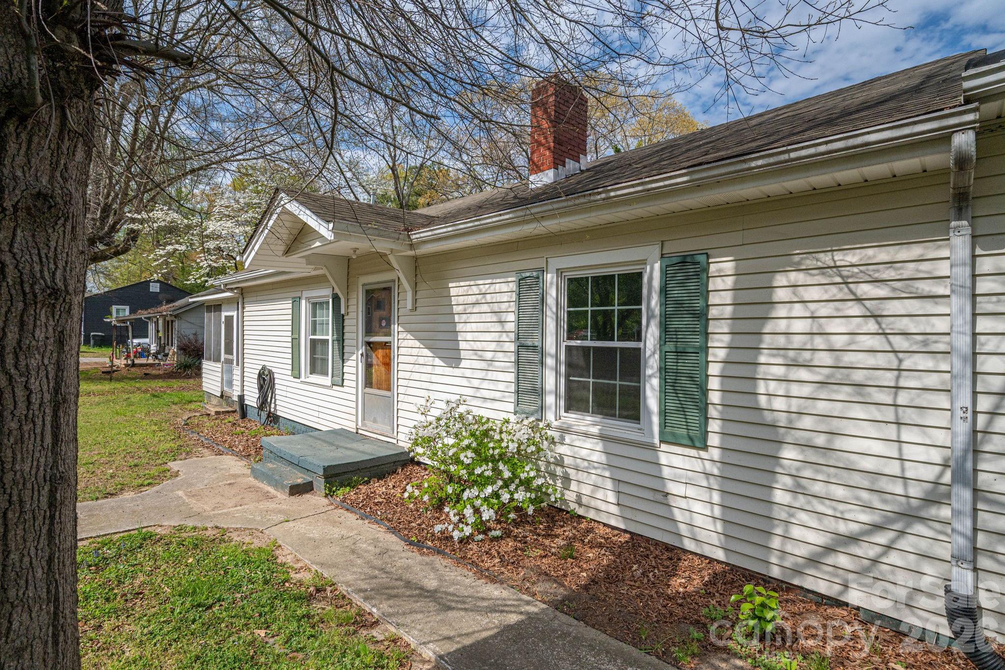 111 E Carlton Street