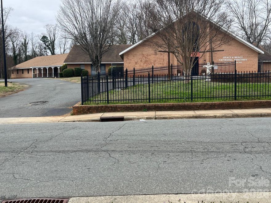 PRIMARILY OCCUPIED AS A CHURCH WITH OVER 33000 SQ. FT. WITH A SEPERATE GYM. 

4+ ACRES WITHIN THE CITY OF CHARLOTTE. PRESENTS VARIED MULTIFAMILY OPPORTUNITIES. 

PLEASE CALL THE LISTING FOR SHOWINGS. PLEASE DO NOT GO TO THE CHURCH BUILDING WITHOUT HAVING CONFIRMED WITH THE LISTING AGENT.