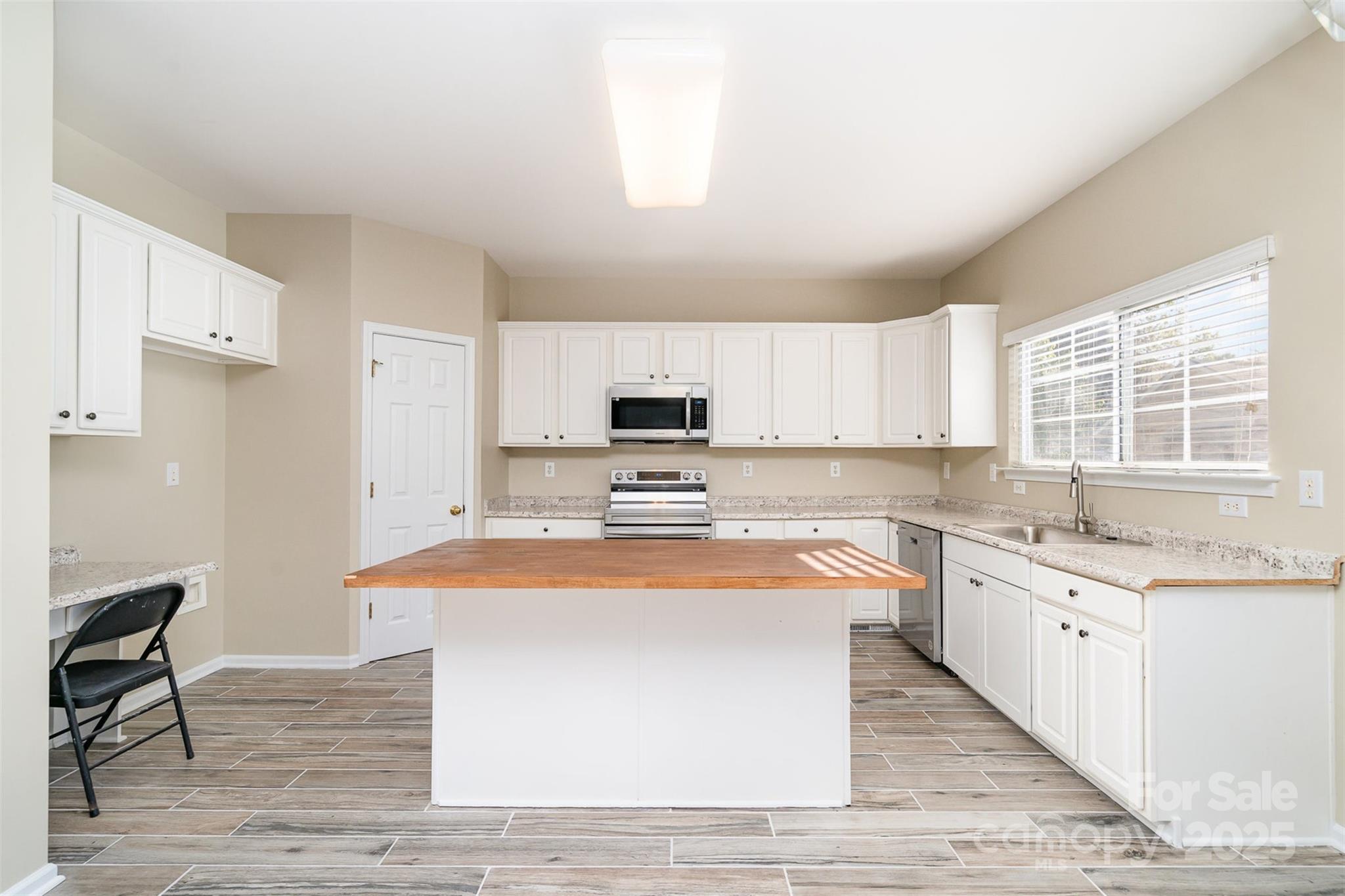 2514 Waters Vista Circle