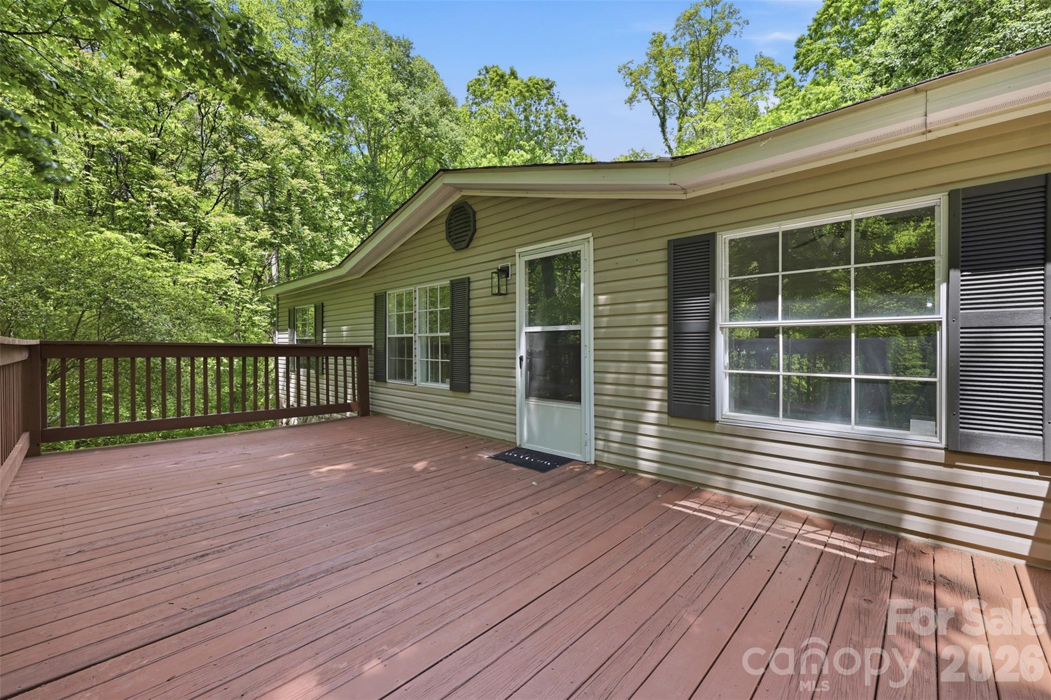 4392 Valley Trail
