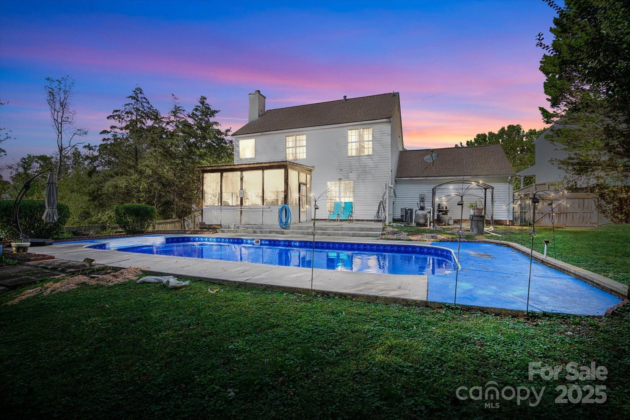 1565 Forest Glen Lane