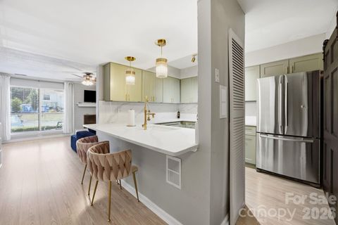 Photo of 11002 Carmel Crossing Road, Charlotte, NC 28226 (MLS # 4404819)
