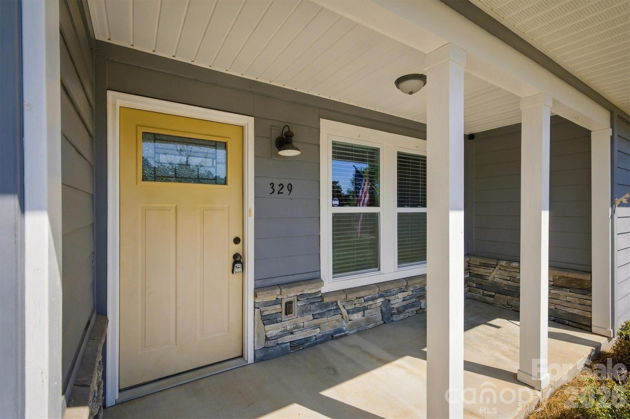 329 Springwood Drive NE