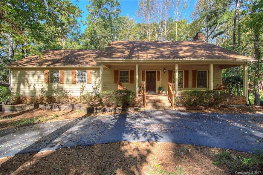 Enjoy both the community of River Hills and the privacy of a wooded lot! Spacious great room with vaulted ceilings, and large kitchen perfect for entertaining. NEW decking installed October 2017. NEW kitchen and dining light fixtures. 4th bedroom window opens into garage. Don’t miss this opportunity to live in this golf course community for such a great price!