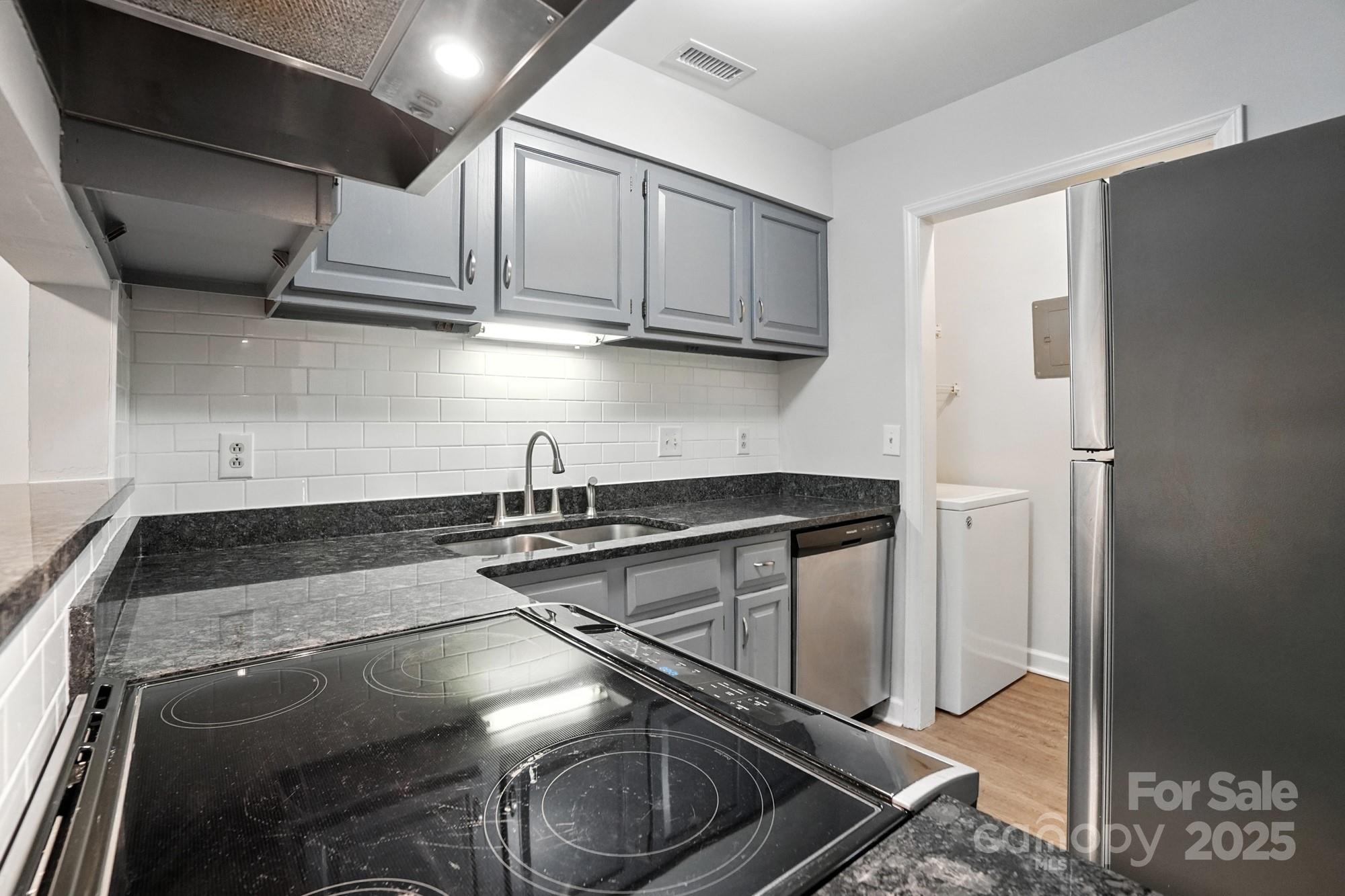 1606 Sharon Road W 38