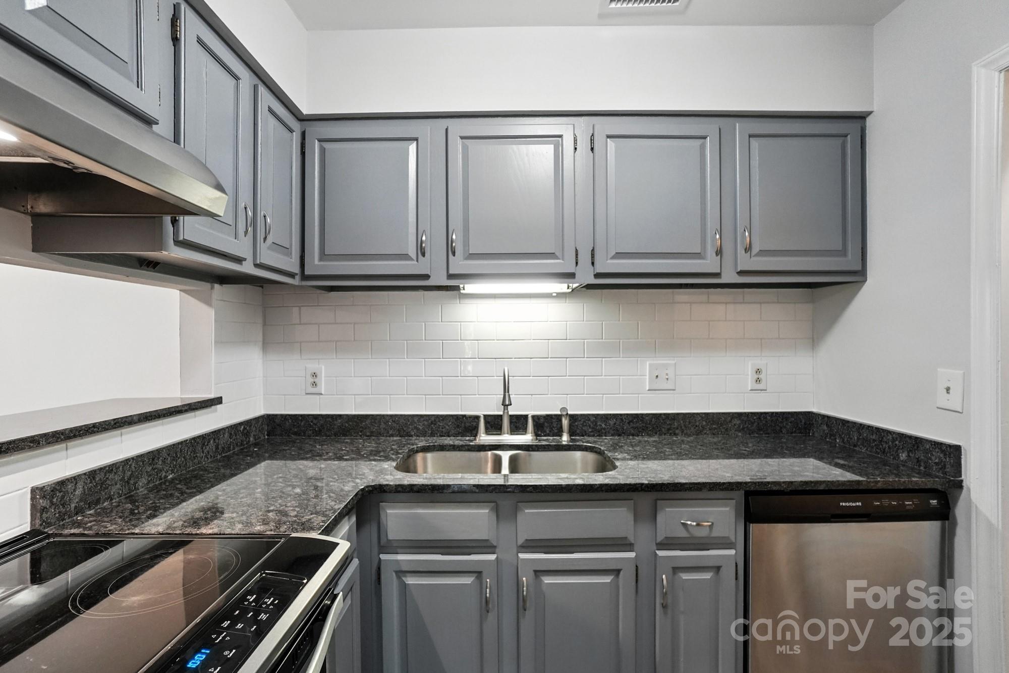 1606 Sharon Road W 38
