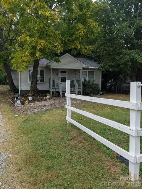 Photo of 111 Englewood Drive, Archdale, NC 27263 (MLS # 4433493)