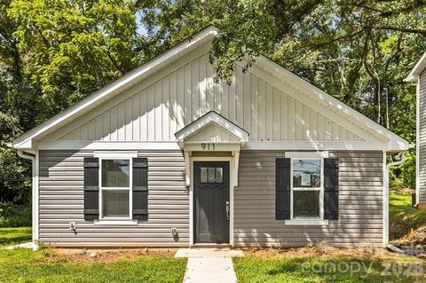 Photo of 911 N Boyce Street, Gastonia, NC 28052 (MLS # 4384689)