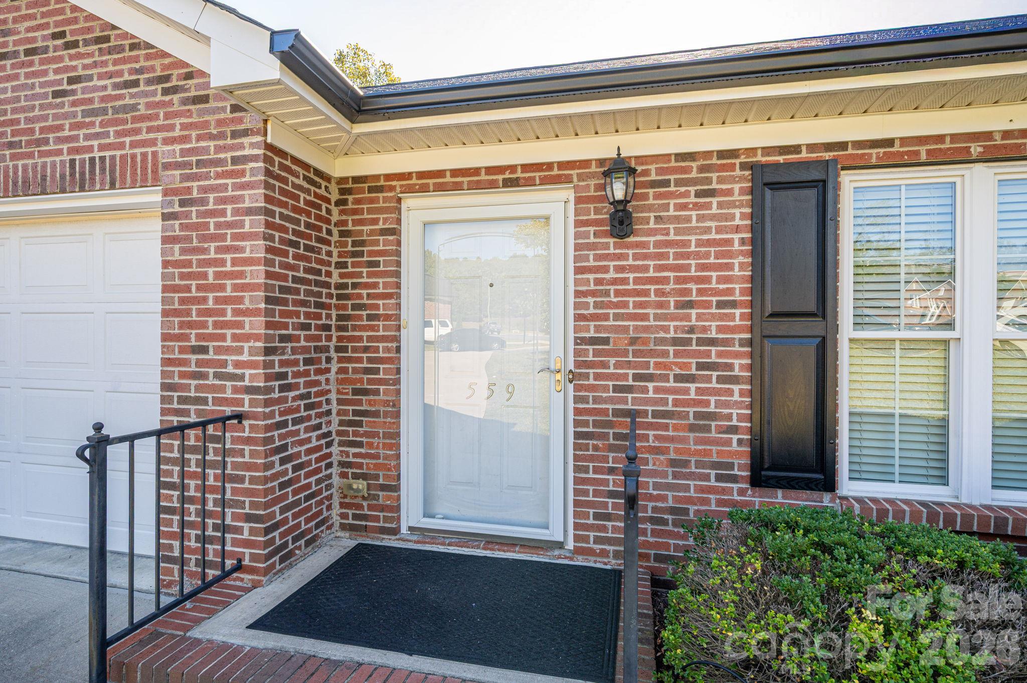 559 Queen Brogan Court