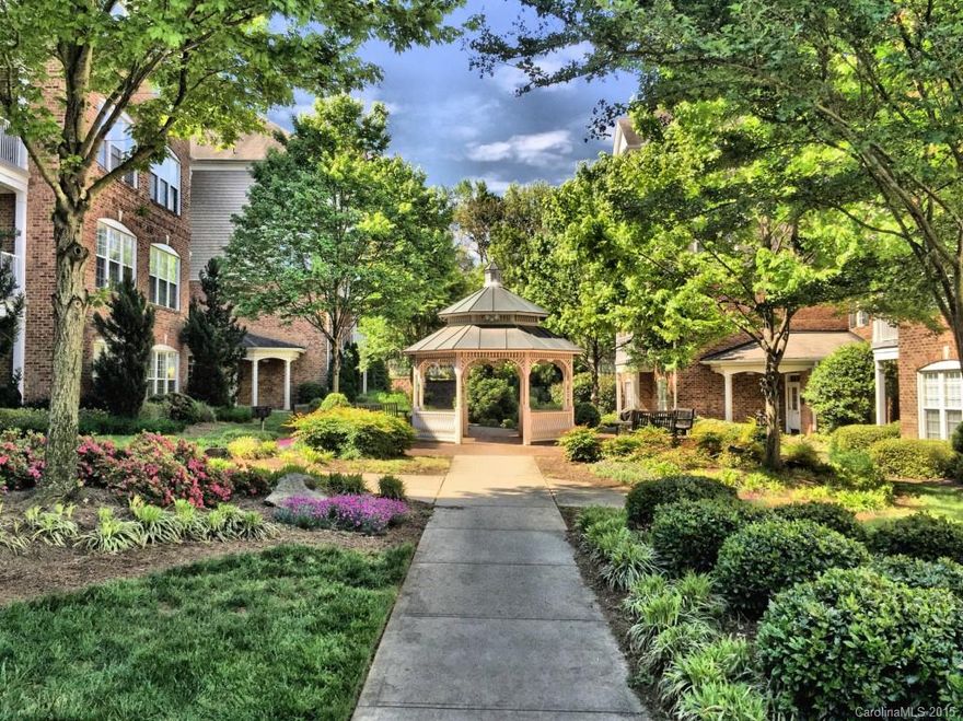 Well-maintained condo in prime South Park location! Convenient to Uptown & convenient to shopping/restaurants. Highly sought after floor plan on the first floor. Hardwoods throughout the open living room, dining room and kitchen areas. Large master suite with dual-sink vanity and over-sized walk-in closet. Enjoy the fireplace in the winter and a covered patio in the summer.