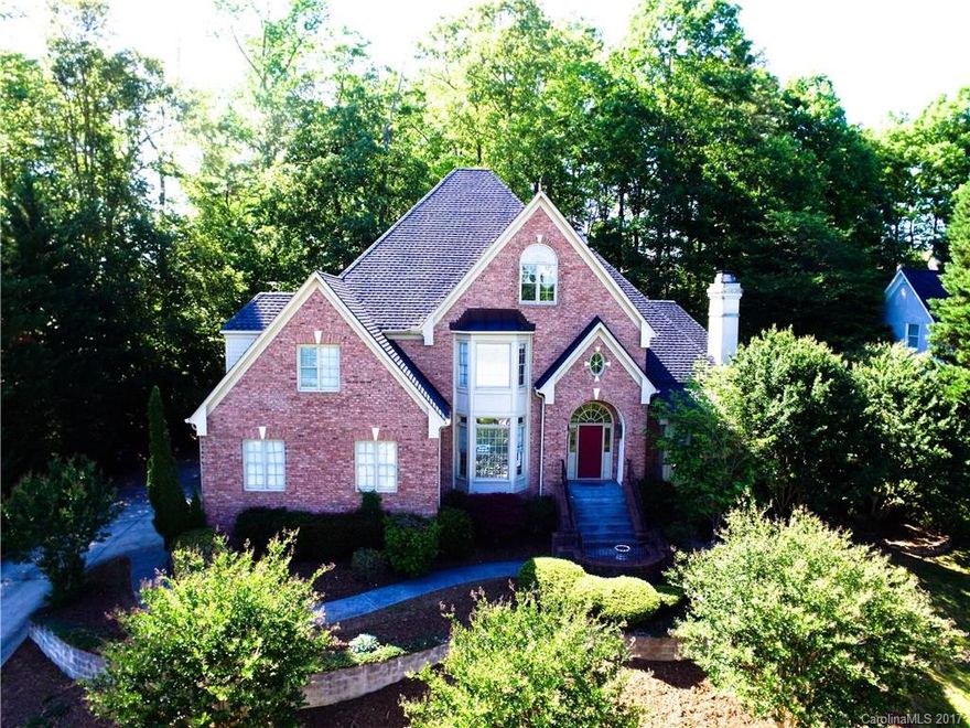 5 bedroom, 4.5 bath, 1.5 story full brick home in Kings Crossing. Home features wall to wall carpet, tile, vinyl and hardwood flooring. High ceiling in living room. 2 fireplaces. Formal dining room has wainscoting and bay windows. Master on main with jetted tub and separate shower. Eat in kitchen has lots of cabinet spaces and tile backsplash. Home has patio, 2 car attached garage and fenced yard with lots of mature trees at the back.