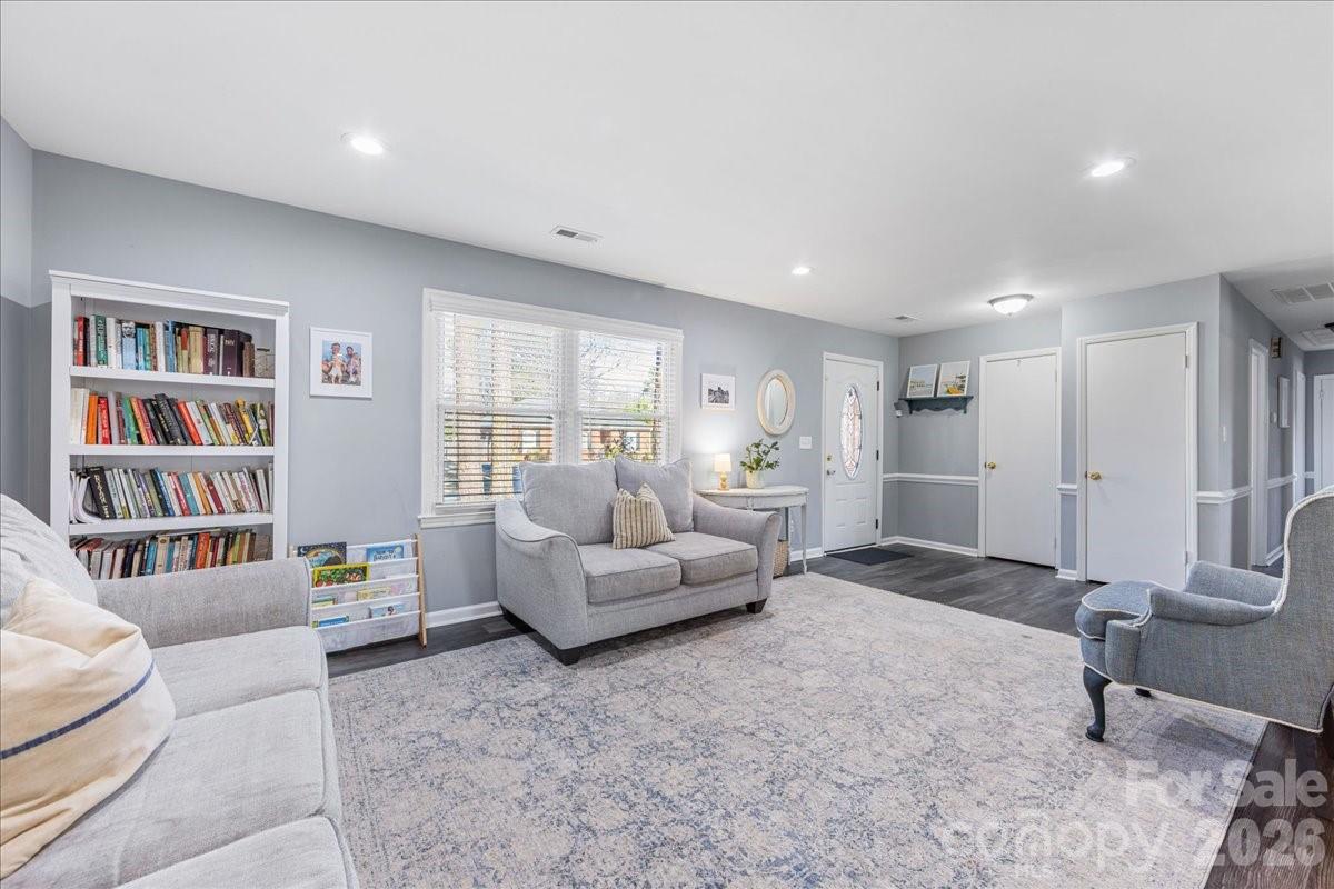 4914 Glenbrier Drive