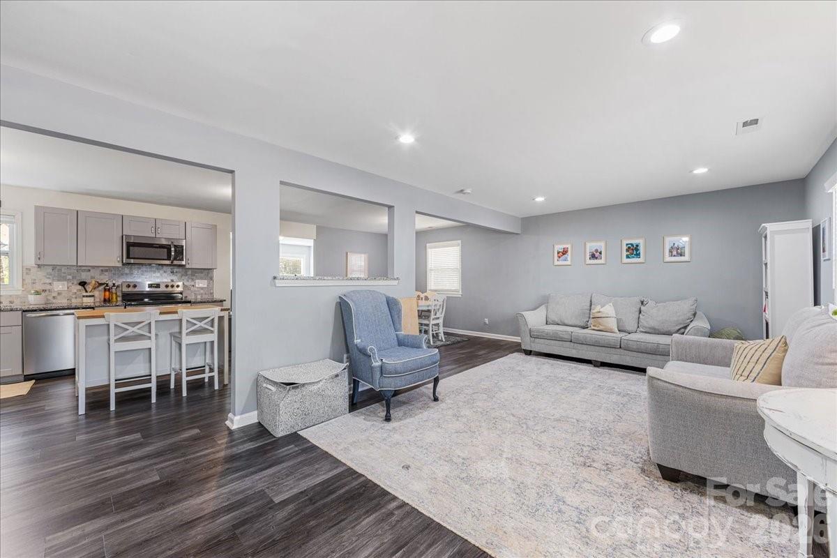 4914 Glenbrier Drive