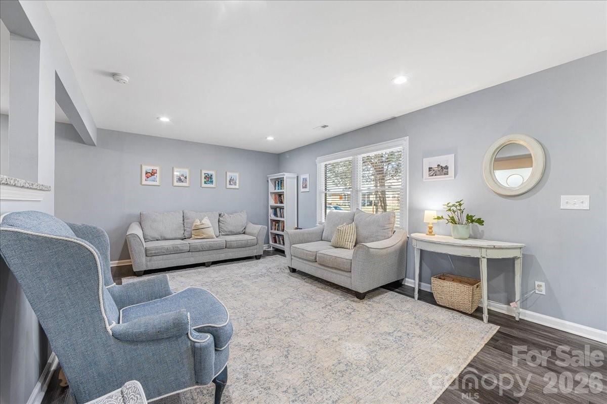 4914 Glenbrier Drive