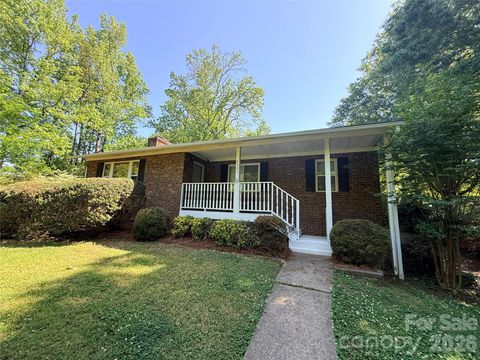 Photo of 6606 Ludell Lane, Charlotte, NC 28215 (MLS # 4373517)