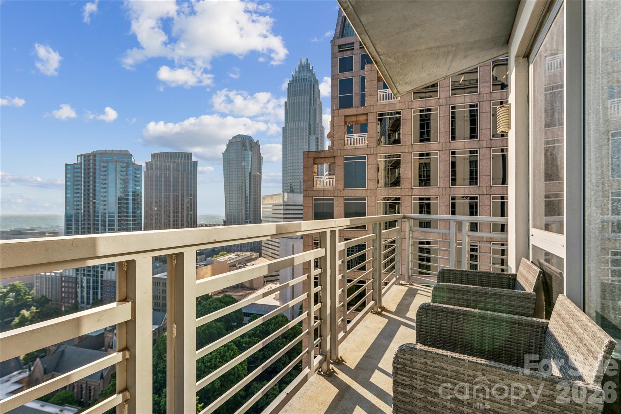 333 W Trade Street 2200