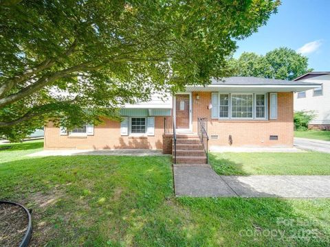 Photo of 3301 Wiseman Drive, Charlotte, NC 28227 (MLS # 4327518)