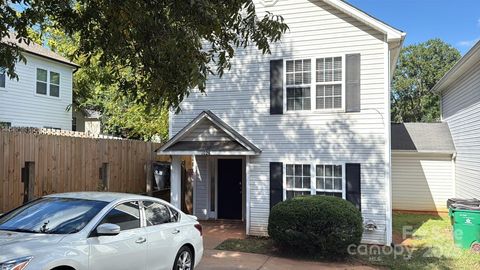 Photo of 1026 Beaugard Drive, Charlotte, NC 28208 (MLS # 4311457)