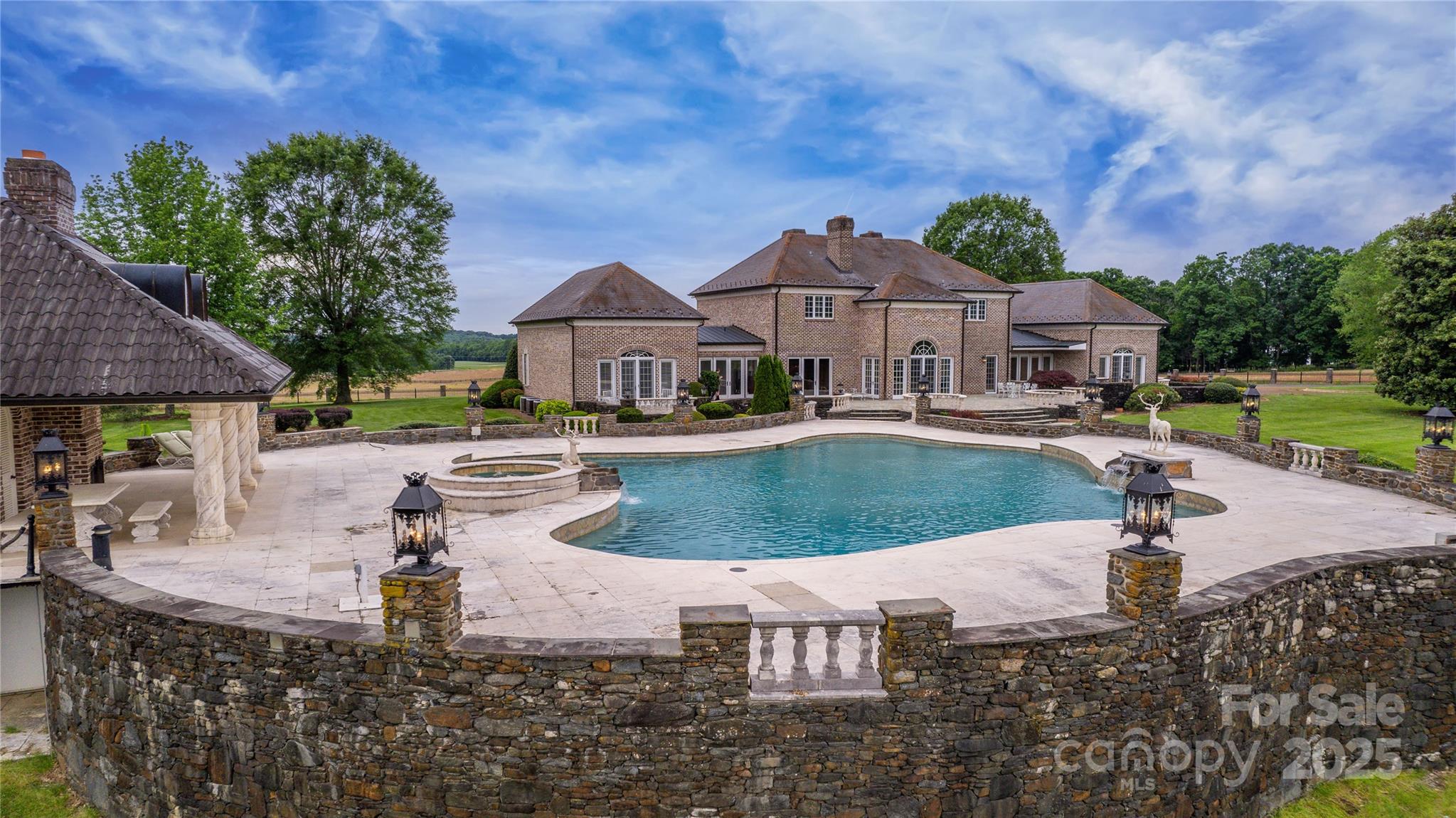 1100 Glen Oaks Drive