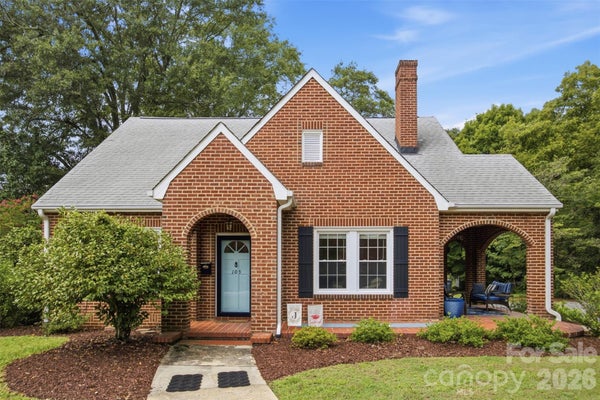 105 S MAPLE ST, DALLAS, NC 28034 - Image ae45a2f6dd40bdf84a8ec04dcced5e7c/2772825813