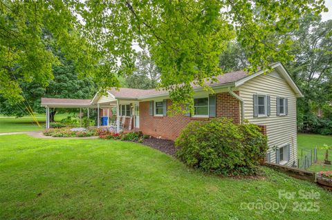 Photo of 170 Hodge Street, Rutherfordton, NC 28139 (MLS # 4289696)