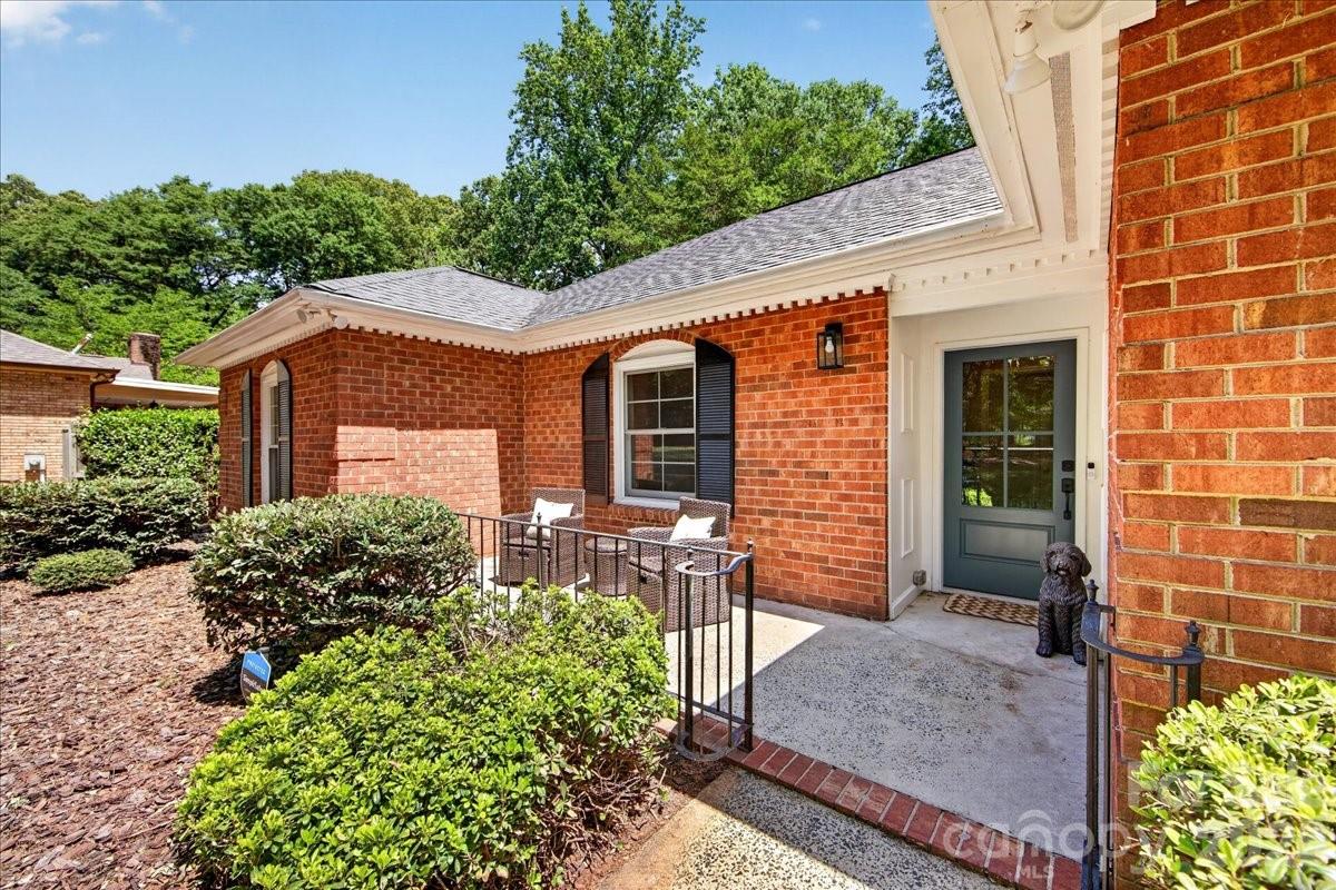 5017 Sharon View Road