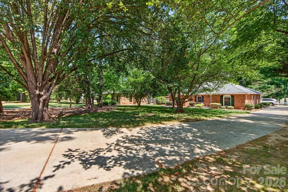 5017 Sharon View Road