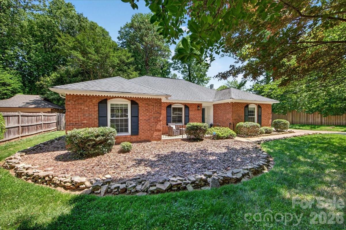 5017 Sharon View Road