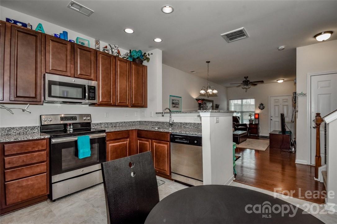 Woodburn Crossing - Residential Lease