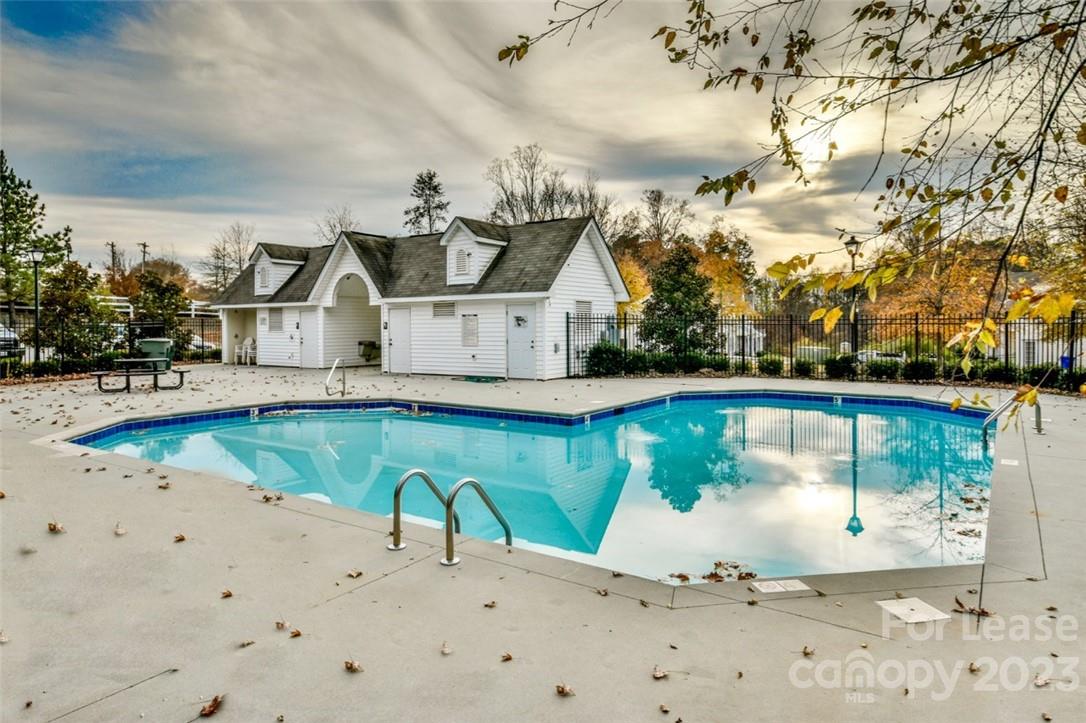 Woodburn Crossing - Residential Lease