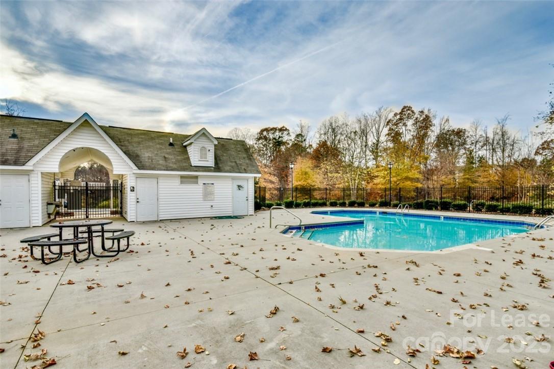 Woodburn Crossing - Residential Lease