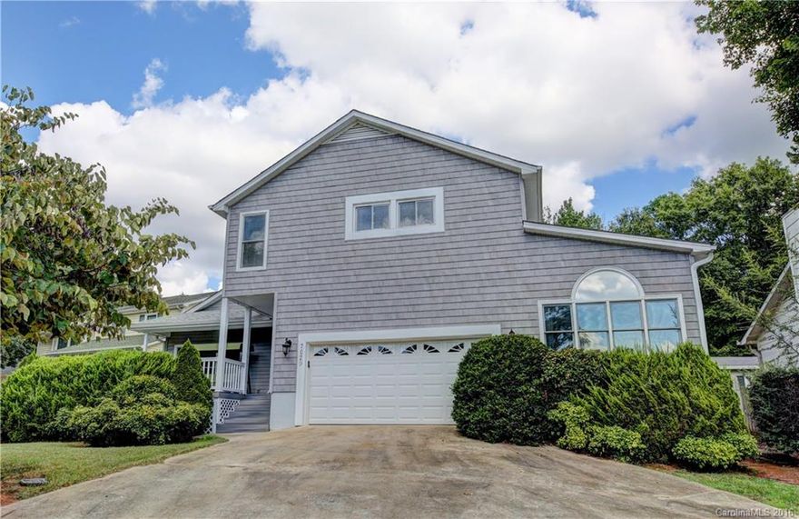 Beautiful home with amazing year round waterview of Lake Wylie. Spacious rooms, formal dining, updated eat-in kitchen with granite countertops, large front porch and deck, screened porch and more. Great schools, convenient location and easy access to shopping, grocery, I77 and Charlotte! Be sure not to miss this one!