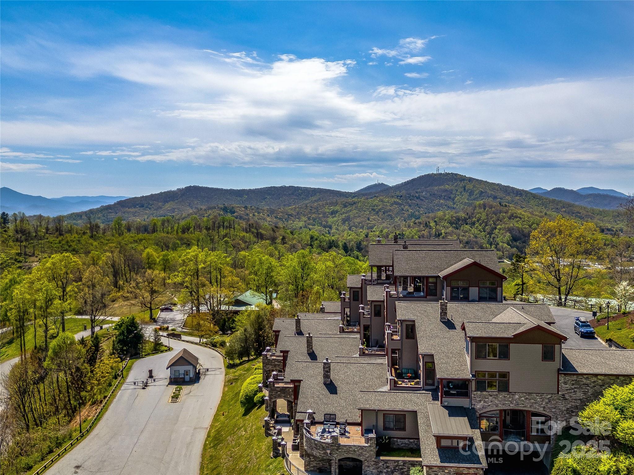 4 Chimney Crest Drive E